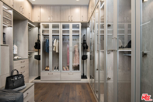 Building Photo - 10208 Century Woods Dr