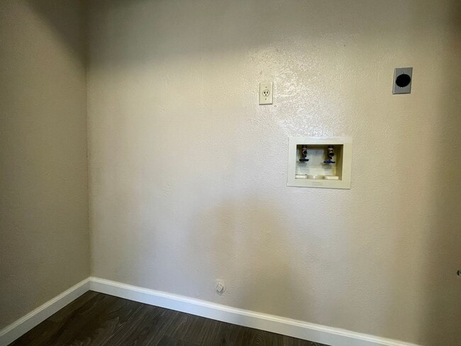 Building Photo - Charming 2-Bedroom Condo in Prime Citrus Heights Location