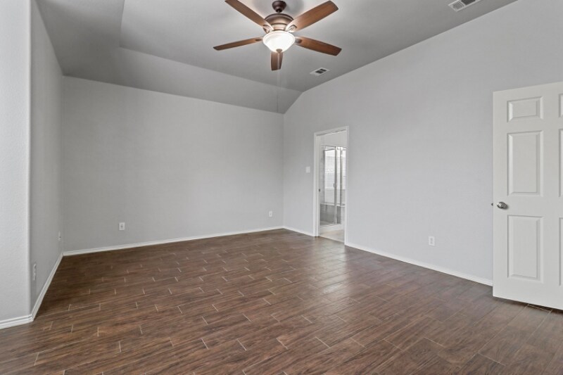 Building Photo - 5209 Memorial Dr