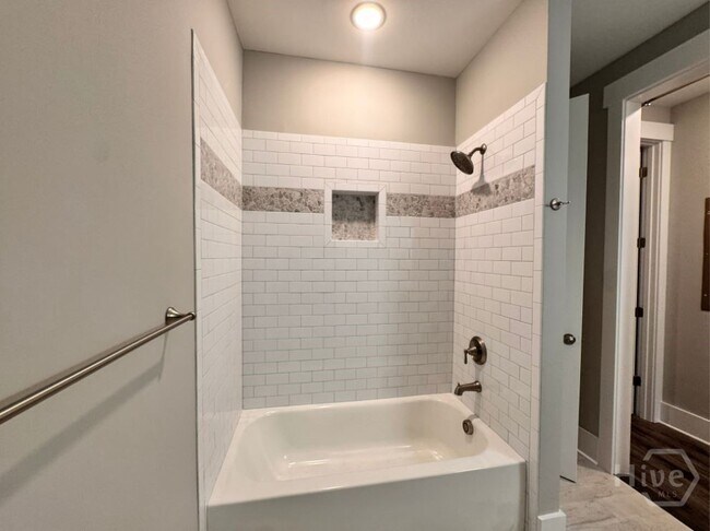 Building Photo - 417 W 32nd St