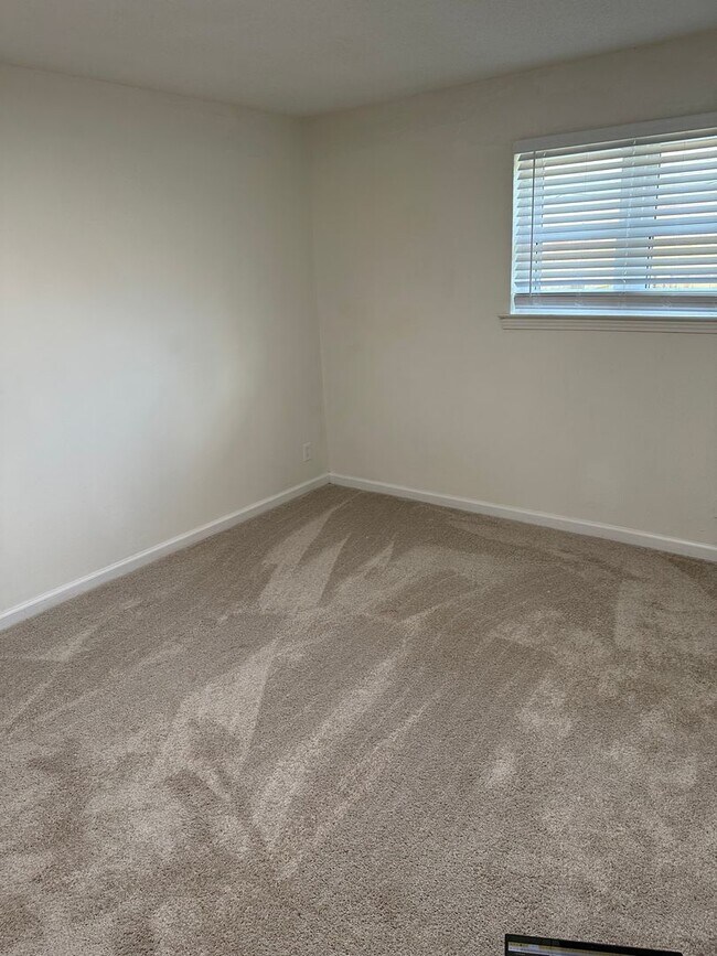 Building Photo - Charming 2BR Duplex in Memphis