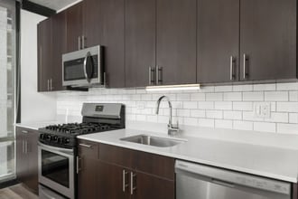 Building Photo - 98 E 14th St