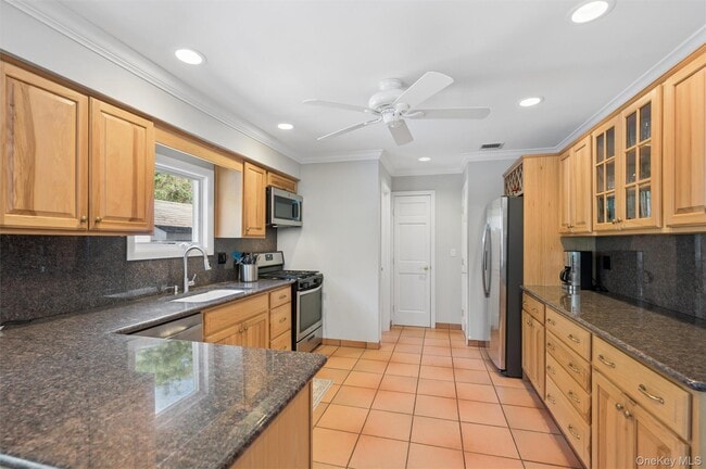Building Photo - 13 Buttercup Ln