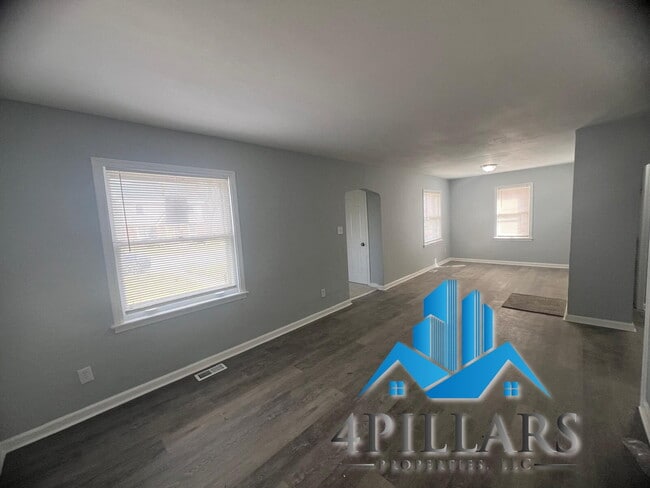 Building Photo - "Spacious 4-Bed, 2-Bath Gem on Kentucky Street – 2,178 Sq. Ft. of Comfort!"