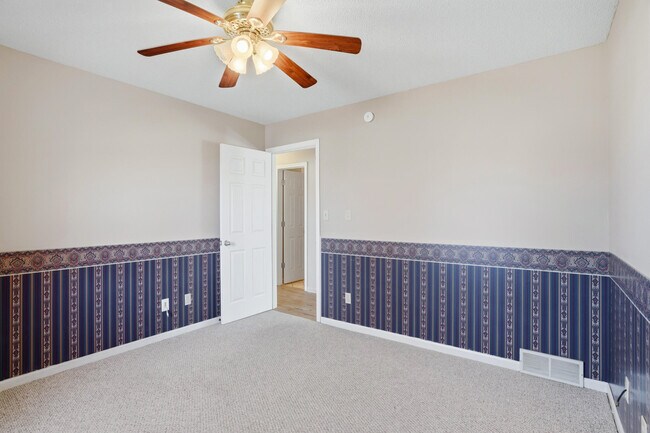 Building Photo - 5561 Waterfront Dr N