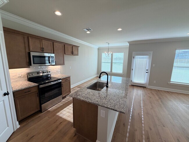 Building Photo - 816 Venecia Dr