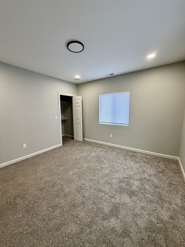 Building Photo - Central Wichita 2 Bedroom