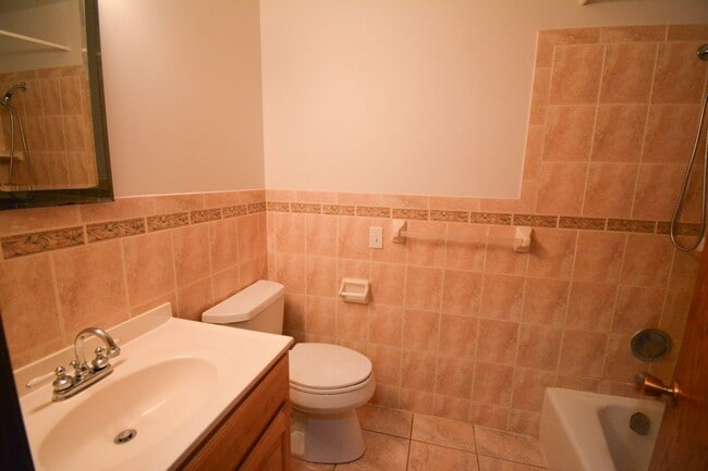 Building Photo - Absolutely pristine, unique multi-level floor plan