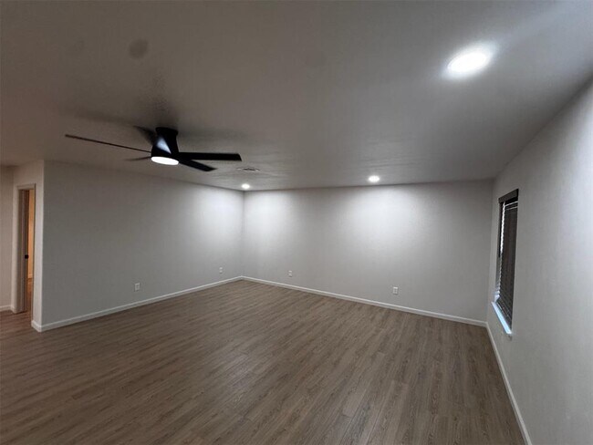 Building Photo - 26218 N 2960 Rd