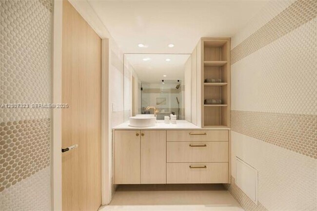Building Photo - 2301 Collins Ave