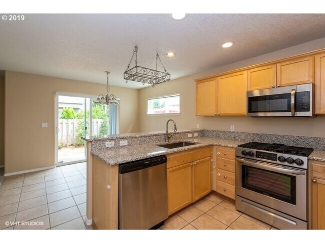 Building Photo - 3Bd/2.5Ba in a Well-Liked Bethany Neighborhood ~ Washer/Dryer Included with 2 Car Garage and Fenc...