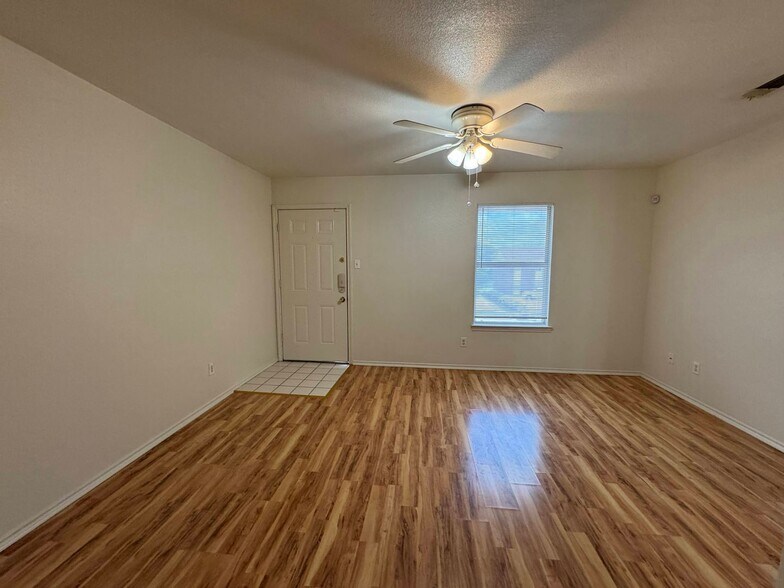 Building Photo - 1701 Benttree Dr