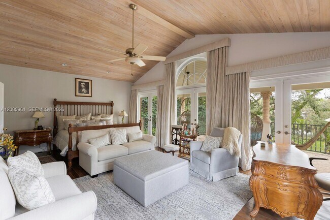 Building Photo - 10100 Lakeside Dr