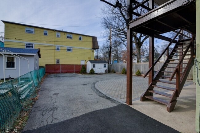 Building Photo - 295 N Park St
