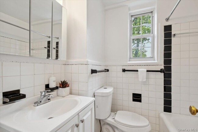 Building Photo - 45 Popham Rd