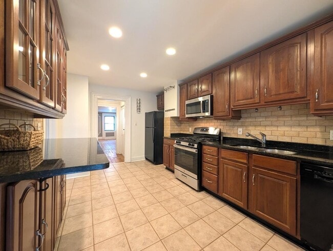 Building Photo - 136 Mercer St