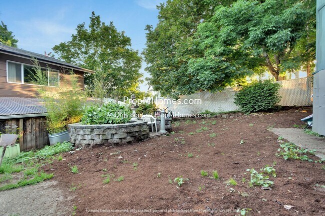 Building Photo - Charming Two Bedroom Unit in the Heart of ...