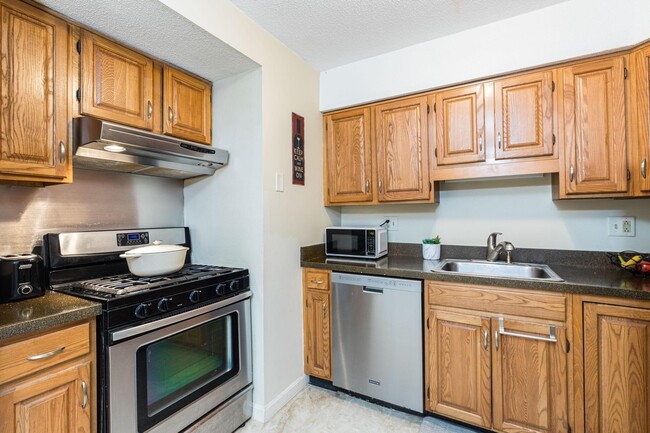 Building Photo - 608 Springbrook Cir