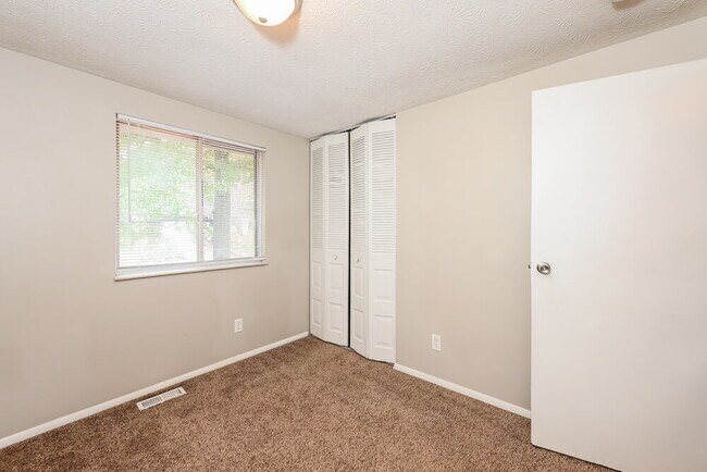 Building Photo - 1876 Corduroy Ct