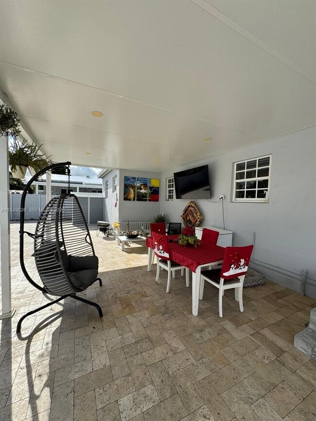 Building Photo - 3551 Palm Ave