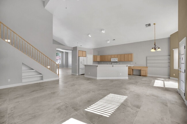 Building Photo - Spacious 4-bedroom, 3-car garage home feat...