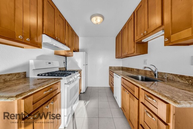 Building Photo - 963 Ridgeview Ct