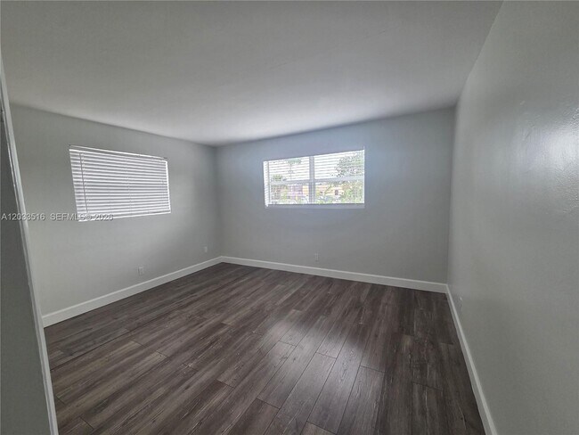 Building Photo - 4415 Tyler St