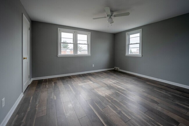 Building Photo - 357 Holland St
