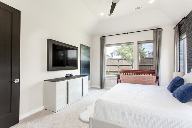 Building Photo - 2468 Electra Dr