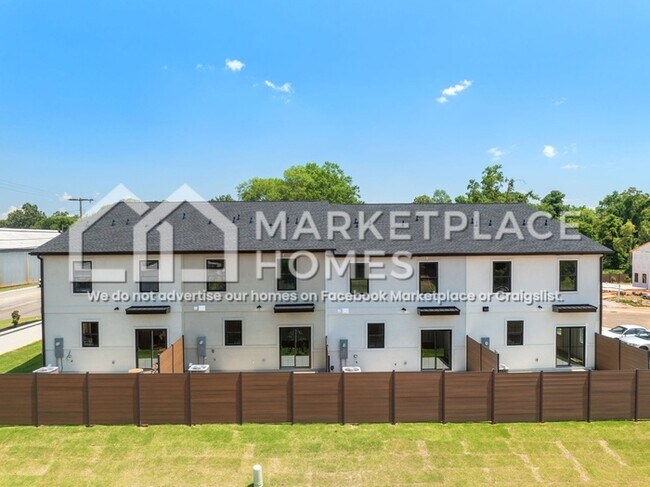 Building Photo - 107 Taverly Dr