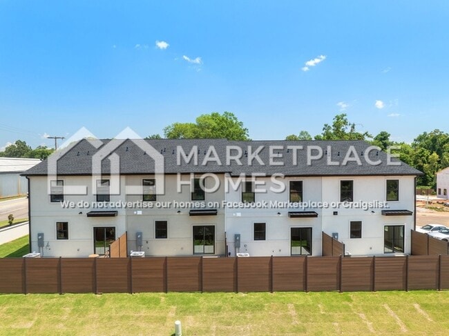 Building Photo - 113 Taverly Dr