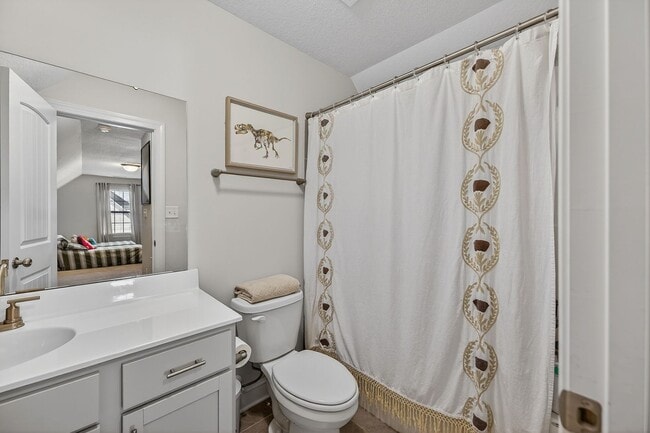 Building Photo - Spacious Stateside Home with Bonus Room & Screened-In Porch