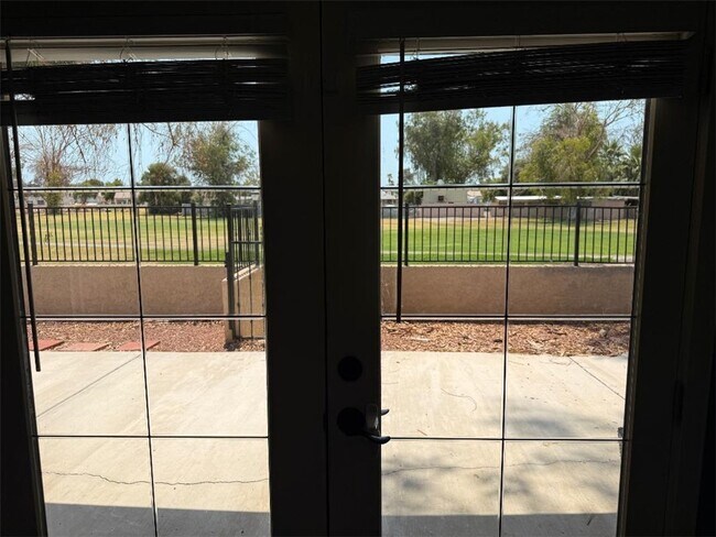 Building Photo - 2605 Country Club Dr