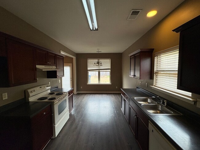 Building Photo - For rent