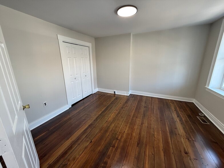 Bedroom - 13 N Main St