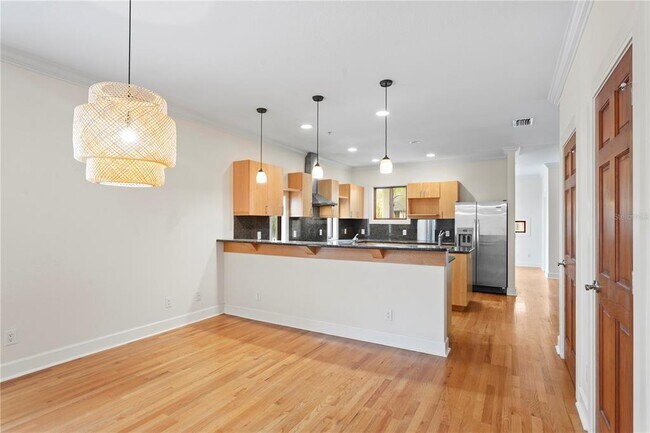 Building Photo - 512 S Glen Ave