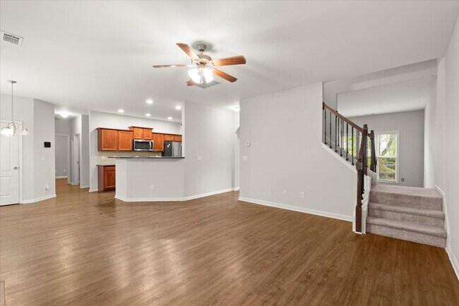 Building Photo - 5 Bedroom in Buford. Great School
