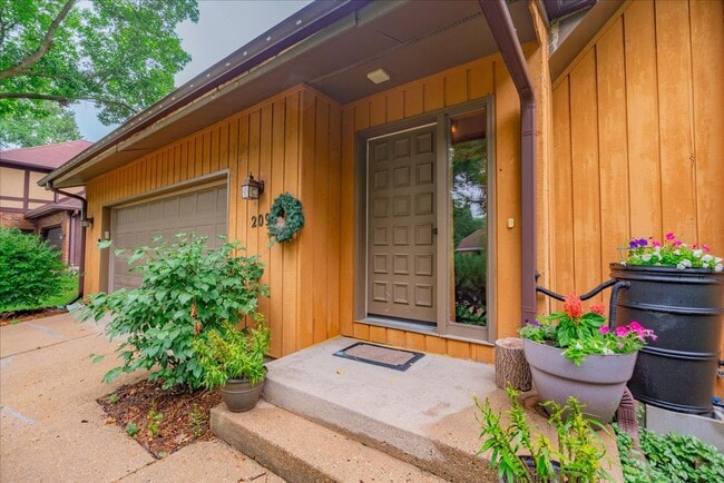 Building Photo - Parkwood Hills – Spacious 4 Bedroom, 3 Bat...