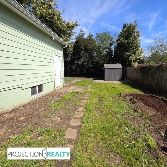 Building Photo - 4838 NE 99th Ave