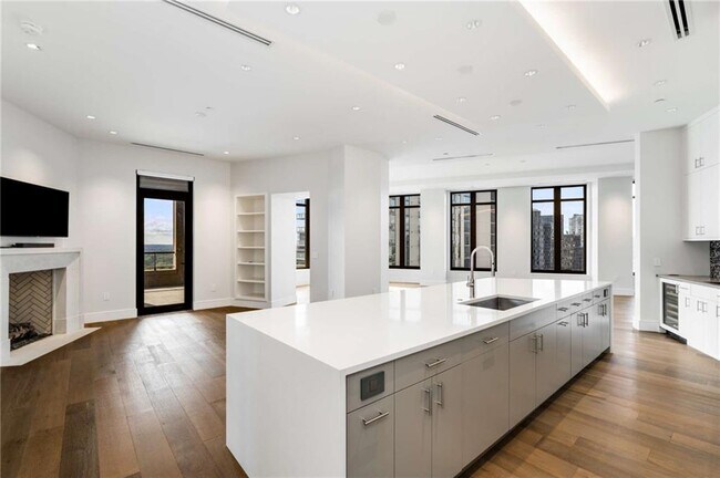 Building Photo - 3376 Peachtree Rd NE