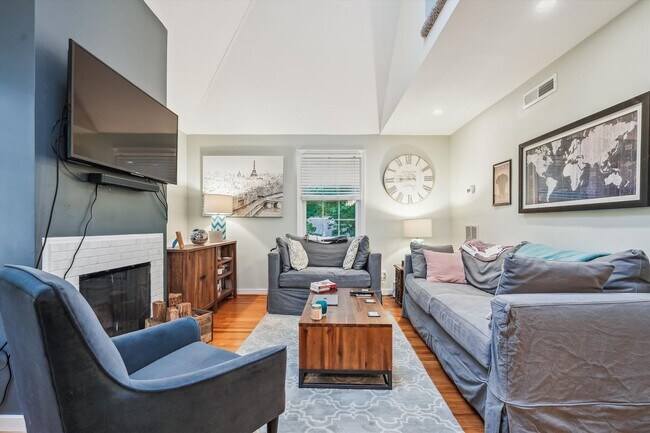 Building Photo - Beautiful 1BR/Loft at Rock Creek Garden Co...