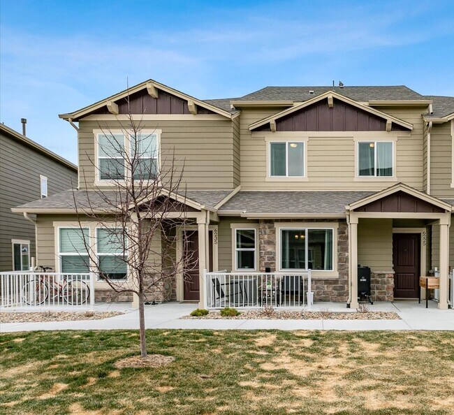 Building Photo - Charming Townhome in East Widefield!
