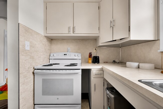 Building Photo - 737 N 22nd St