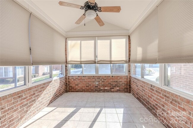 Building Photo - 8189 Windsor Ridge Dr