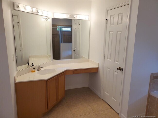 Building Photo - 2509 SE Lyman Cir