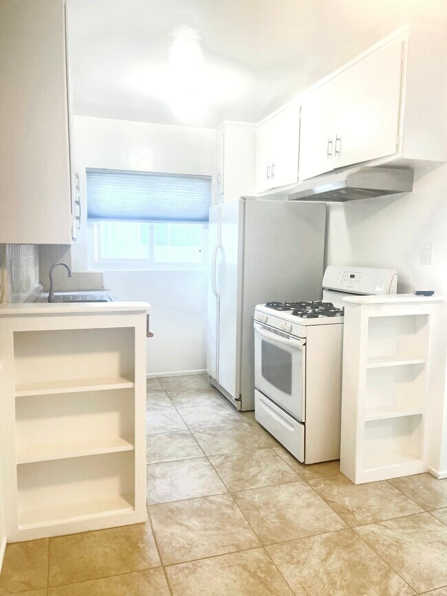 Kitchen Angle 2 - 2030 S Preuss Rd