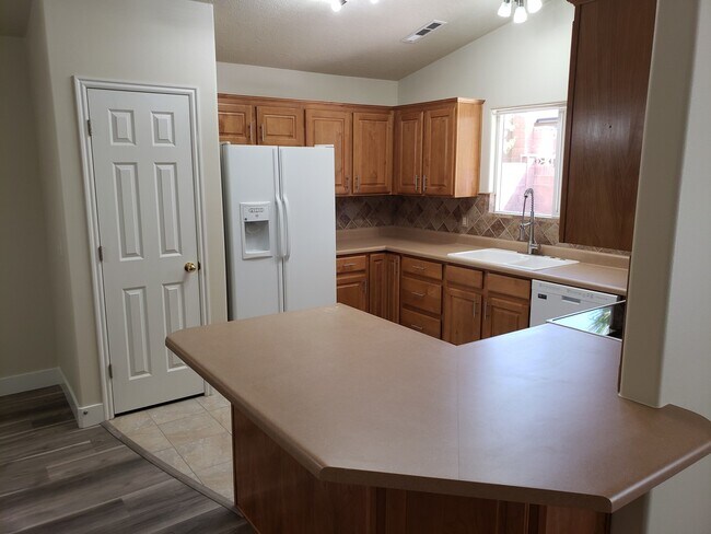 Building Photo - Bright Home with 2 Car Garage