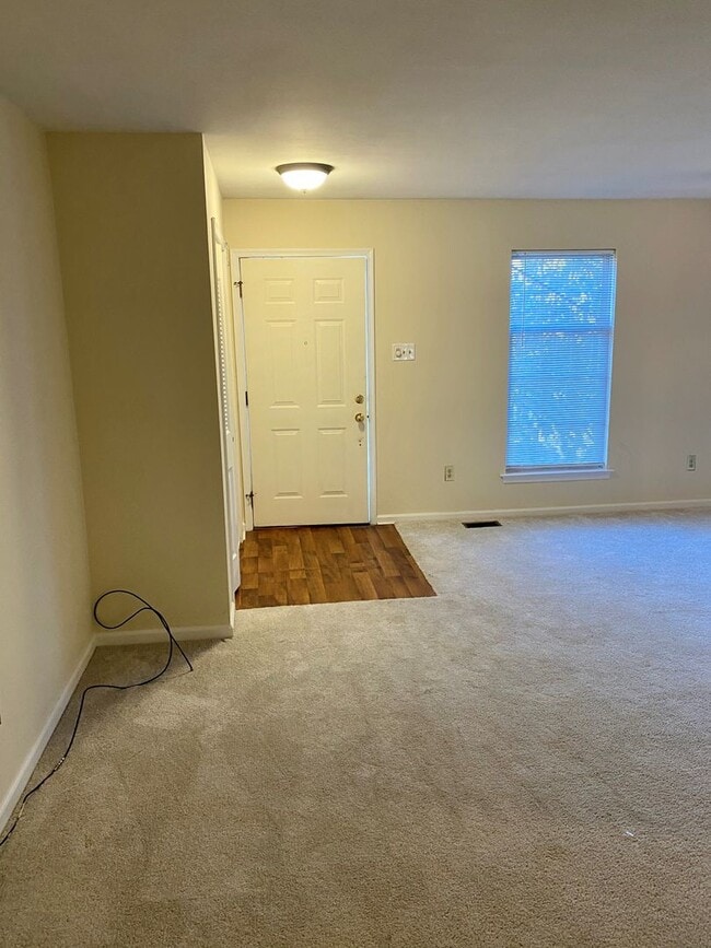 Building Photo - Amazing 2-Bedroom/2-Bathroom Condo with Parking Space in West Chester! Available mid-February!