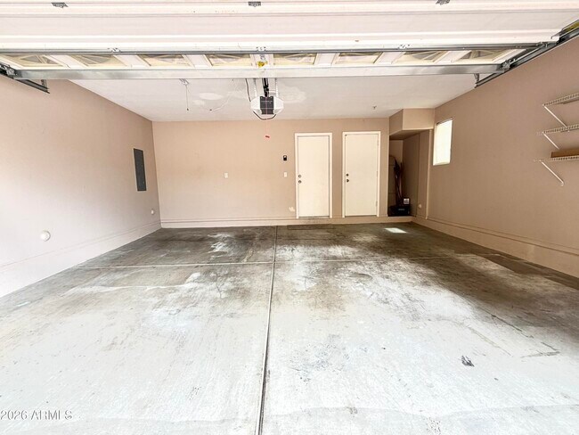 Building Photo - 900 S 94th St