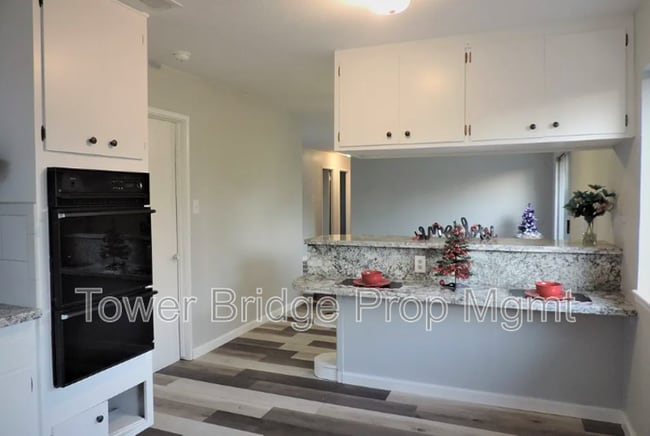 Building Photo - 10666 Van Stralen Way